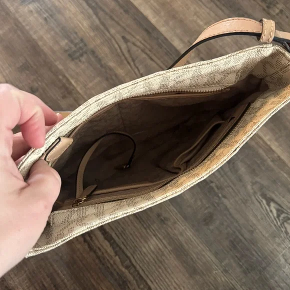 Michael Kors Cream and Tan Crossbody Bag with Wallet - Picture 5 of 12